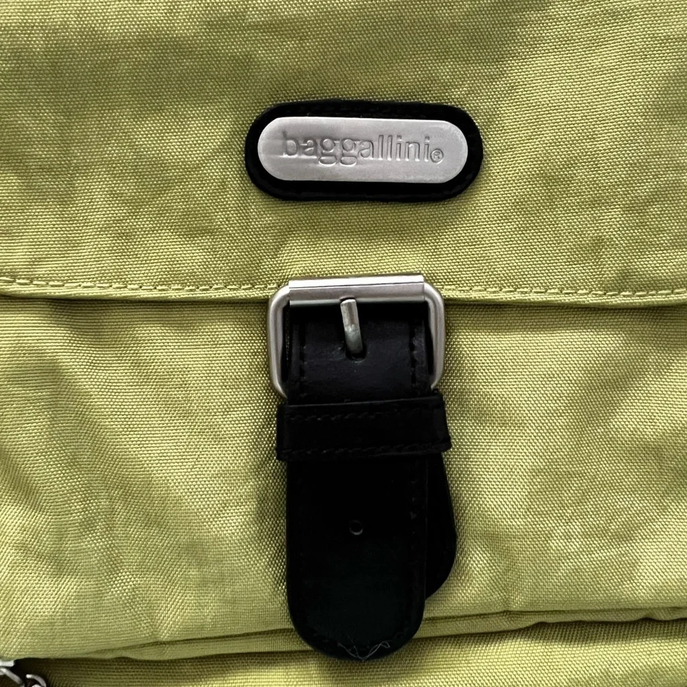Versatile Green Sling Backpack - Picture 2 of 9